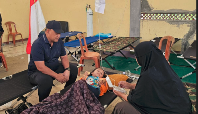 Badan Gizi Nasional, Dadan Hindayana meninjau langsung Posko Penanganan kasus dugaan keracunan makanan Program Makan Bergizi Gratis (MBG) di Cipongkor, Kabupaten Bandung Barat, Jawa Barat, Selasa (23/9/2025)/Foto: dok BGN